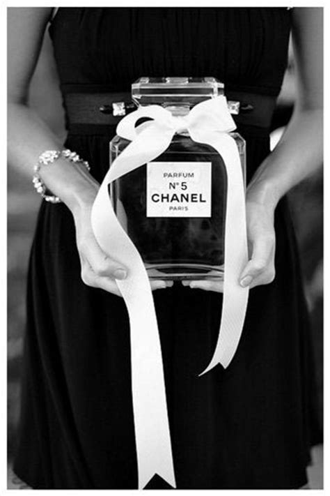 Chanel No 5 Black and White 